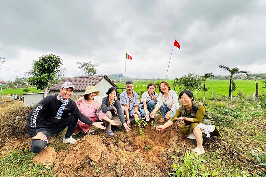 Planting trees in Binh Dinh